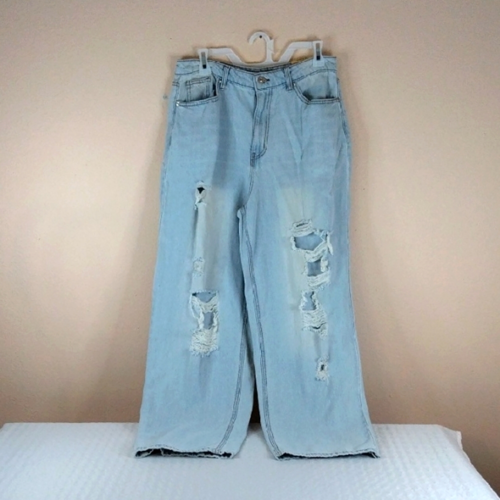 Madden NYC Women's Light Blue Distressed Jeans size 11 100% cotton